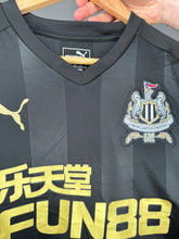 Load image into Gallery viewer, Newcastle United Third Shirt 2017/2018
